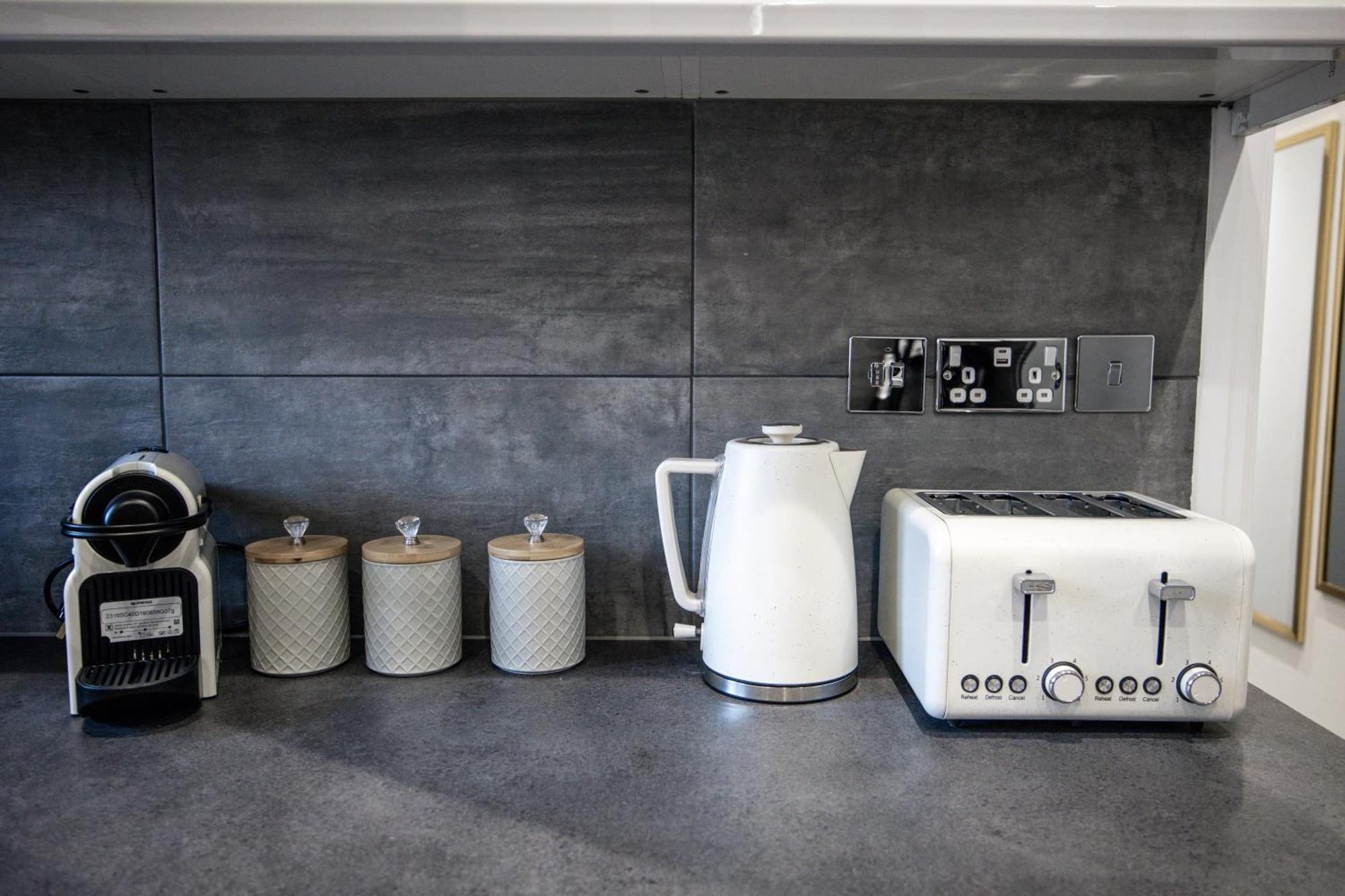 Cosy 4-Bedroom Apartment Next To Borough London Exterior photo